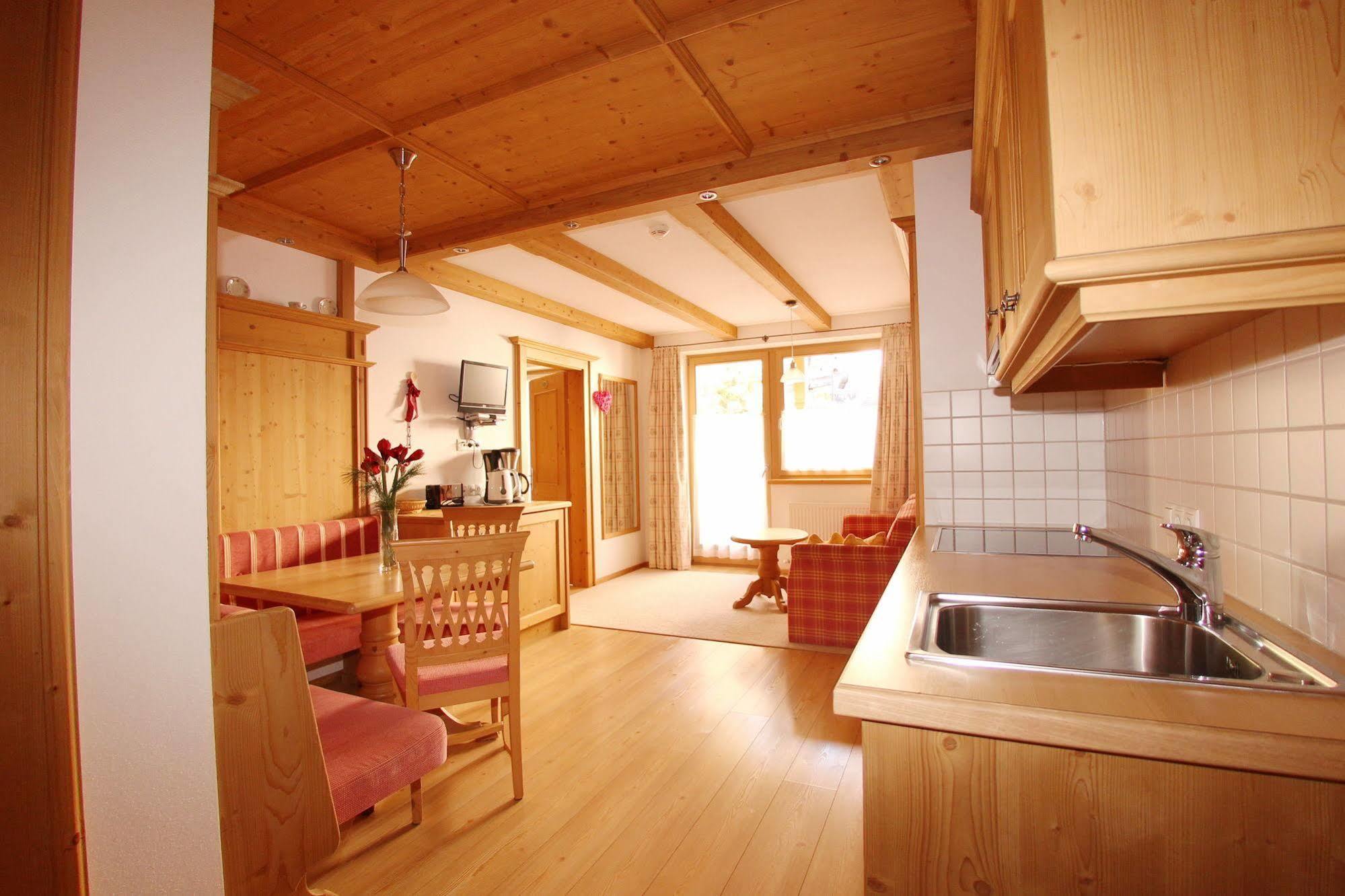 Das Gaestehaus Schneider Am Dorfplatz Alpbach Εξωτερικό φωτογραφία