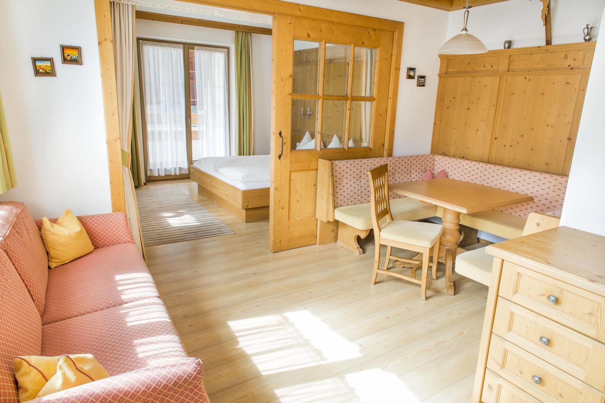 Das Gaestehaus Schneider Am Dorfplatz Alpbach Εξωτερικό φωτογραφία