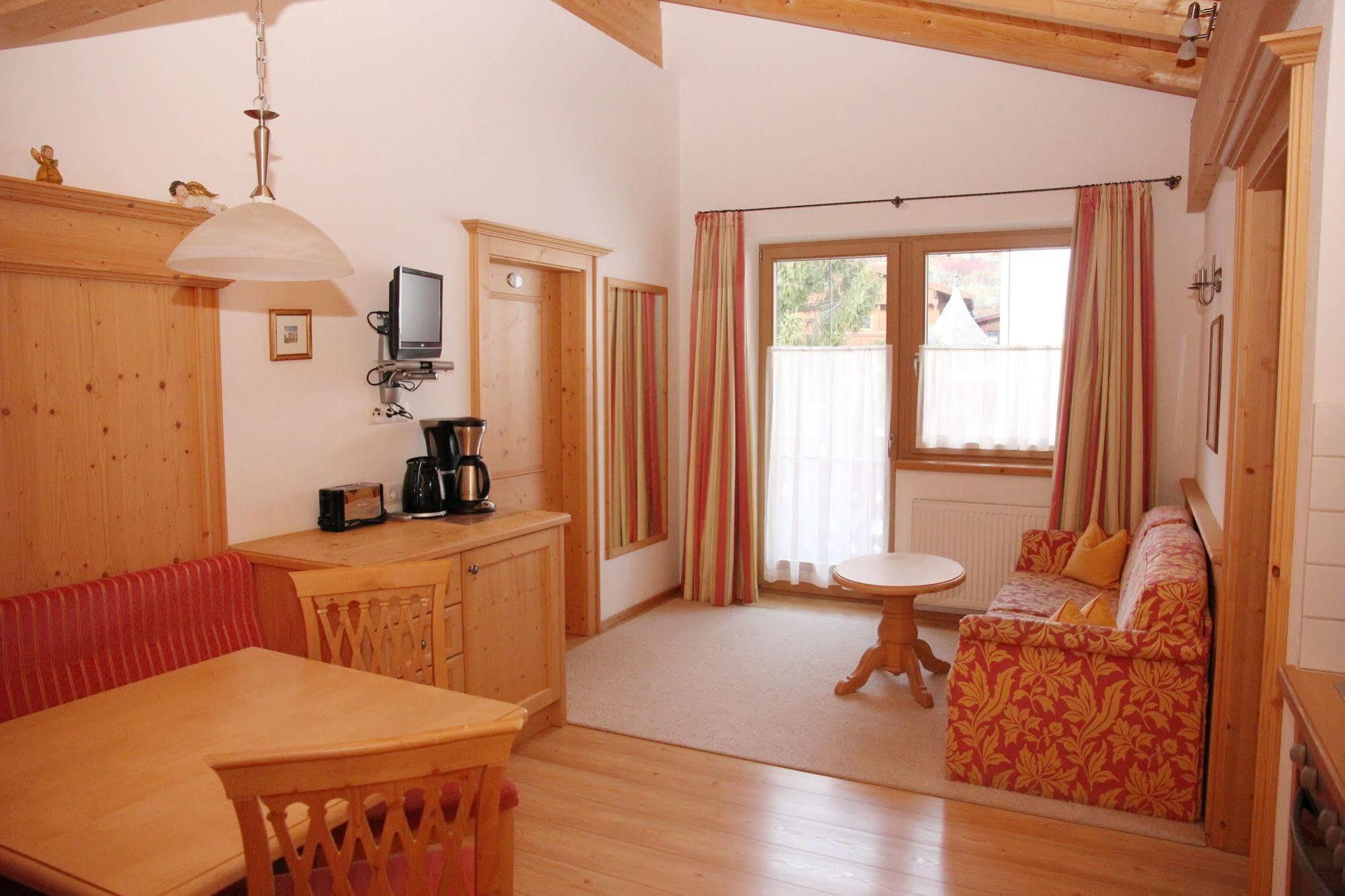 Das Gaestehaus Schneider Am Dorfplatz Alpbach Εξωτερικό φωτογραφία