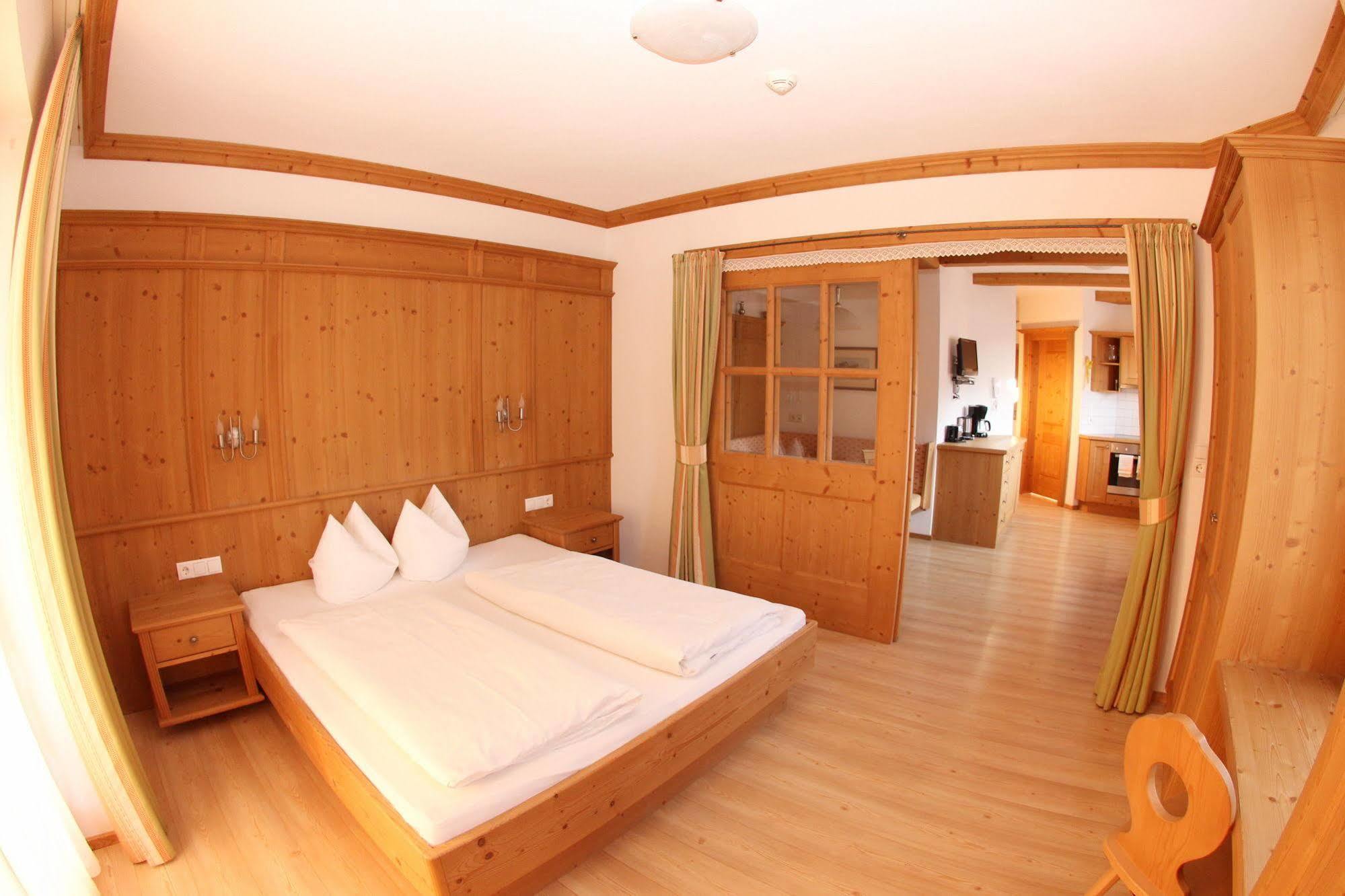 Das Gaestehaus Schneider Am Dorfplatz Alpbach Εξωτερικό φωτογραφία