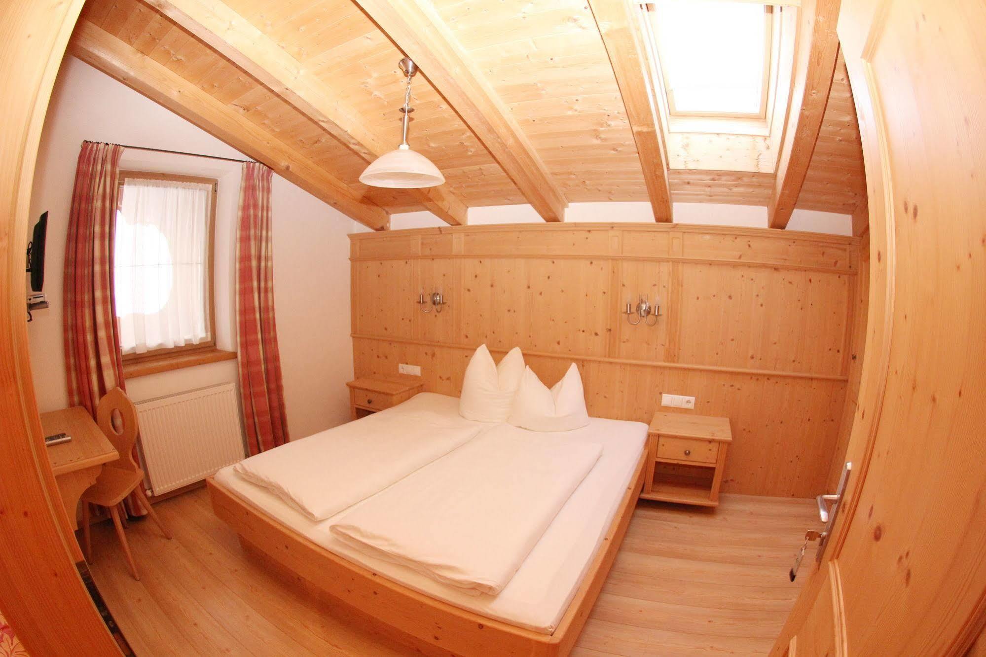 Das Gaestehaus Schneider Am Dorfplatz Alpbach Εξωτερικό φωτογραφία