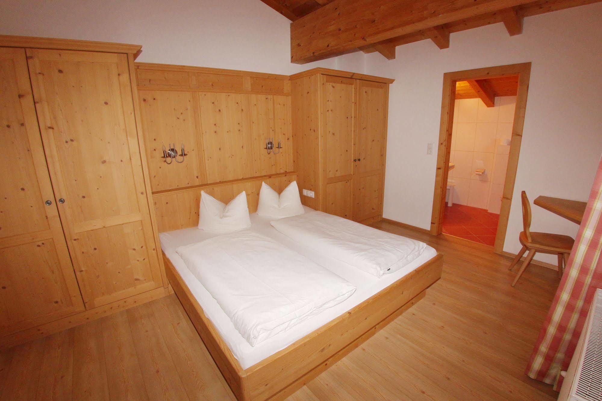 Das Gaestehaus Schneider Am Dorfplatz Alpbach Εξωτερικό φωτογραφία