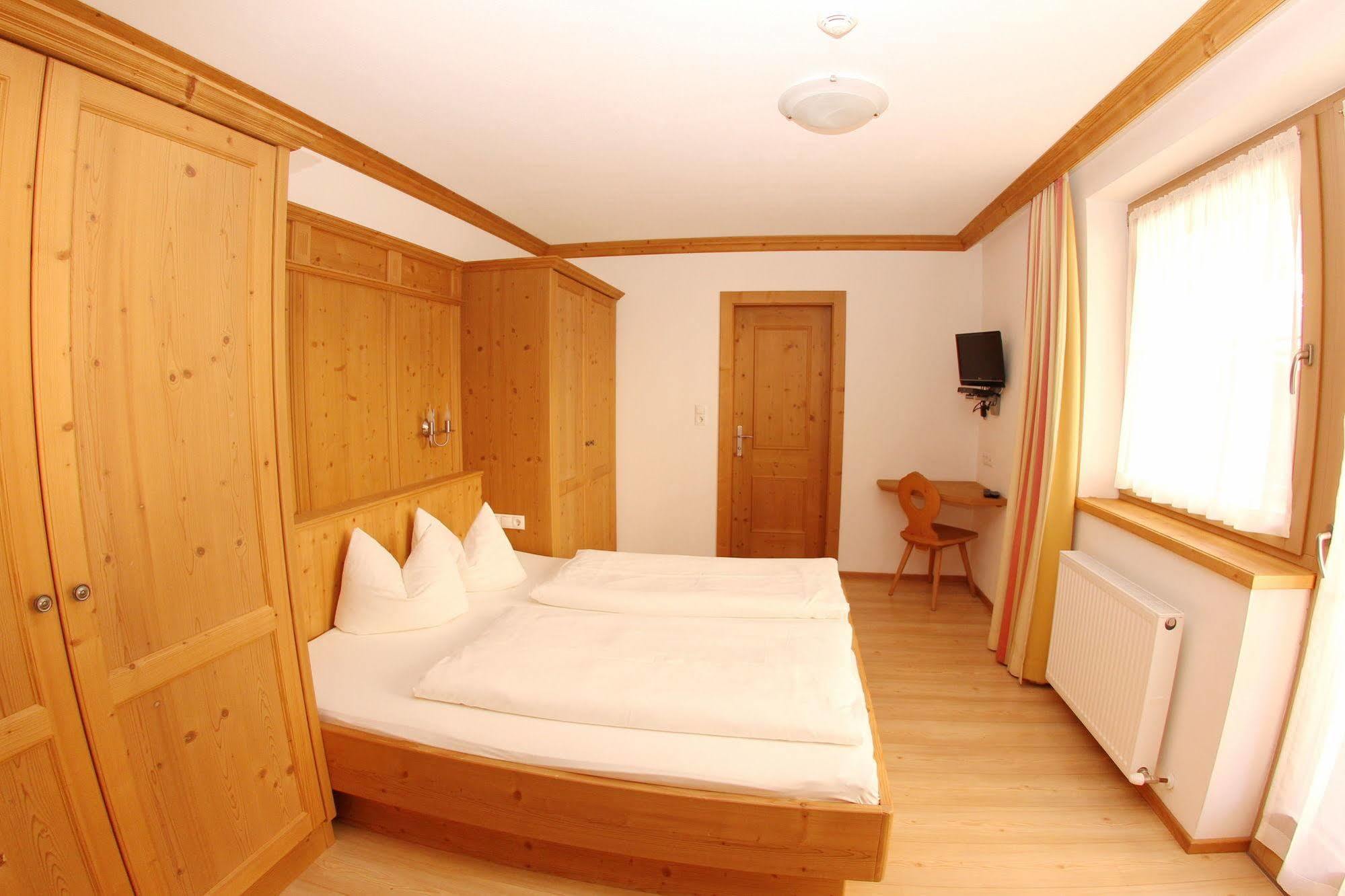 Das Gaestehaus Schneider Am Dorfplatz Alpbach Εξωτερικό φωτογραφία